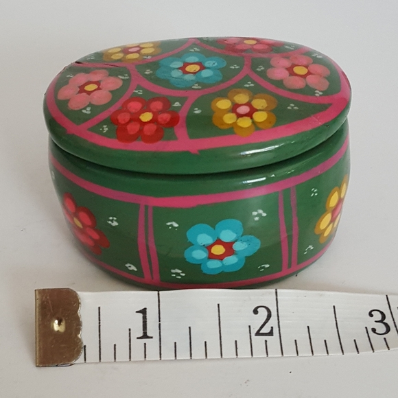 Hand Painted Ceramic box - Picture 2 of 6